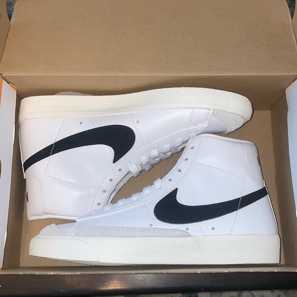 Nike Blazer mid ‘77. Women’s 9.5, Men’s 8. Brand new in box. - Picture 1 of 3